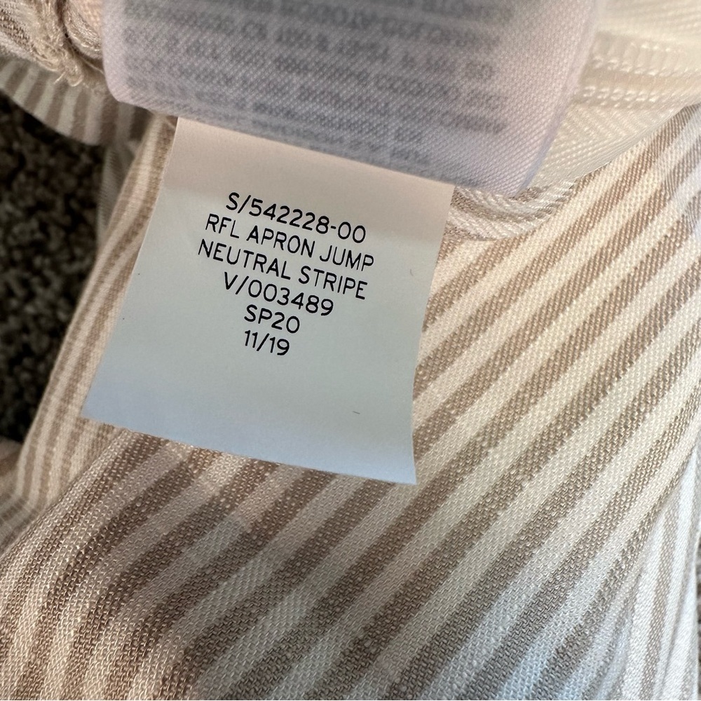 GAP Apron Ruffle Jumpsuit Neutral Stripes Size 6 Tall - Picture 12 of 12
